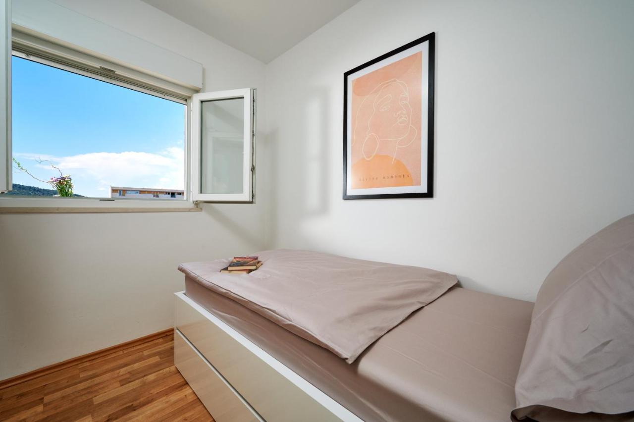 Modern & Spacious Rooftop Apartment With Natual Sunlight 斯普利特 外观 照片