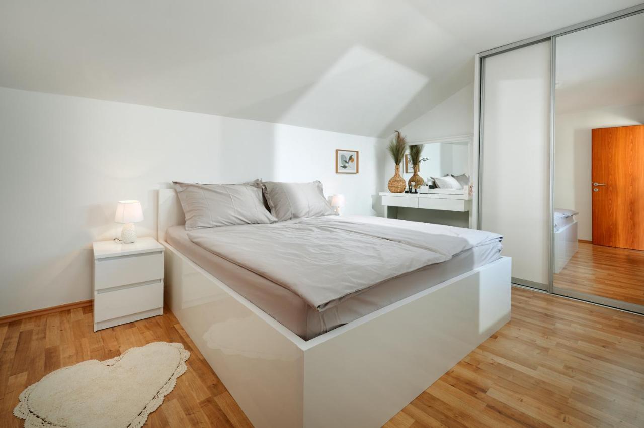 Modern & Spacious Rooftop Apartment With Natual Sunlight 斯普利特 外观 照片
